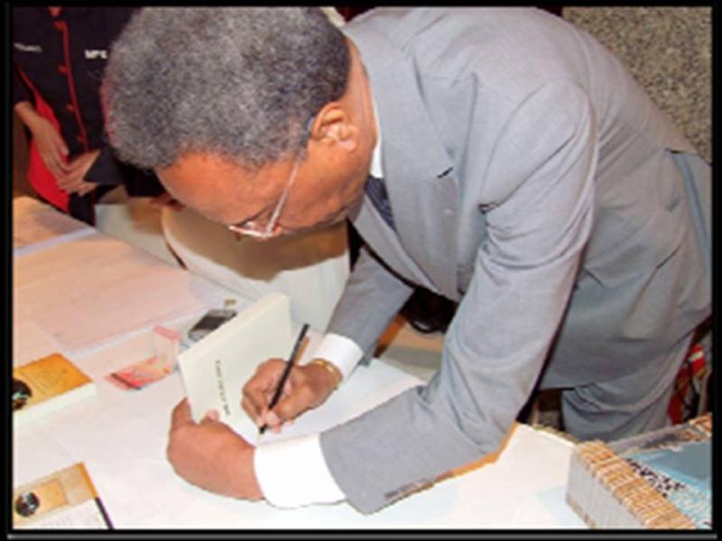Edgar Ridley signing book, "The Golden Apple", in Sarawak, Malaysia